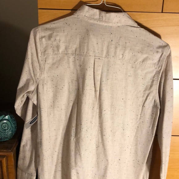 Ladies button up 👚 - Picture 4 of 4